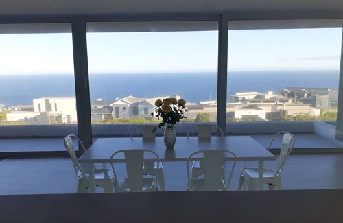 Pinnacle Point House | Modern, cozy house located in award winning golf estate with wood-fired hot tubs