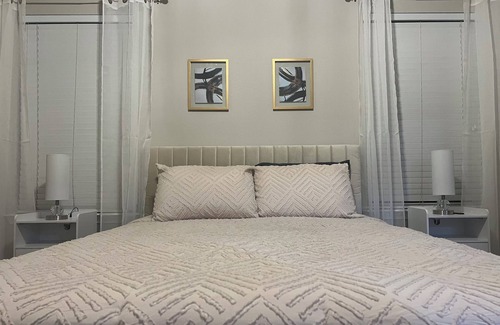 Port Wentworth House | Modern - Cozy - Minutes from SAV airport - Free Wifi - Located in Pooler