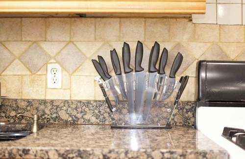 Queens House | Modern & Cozy Queens Retreat: Minutes from JFK with Premium Amenities