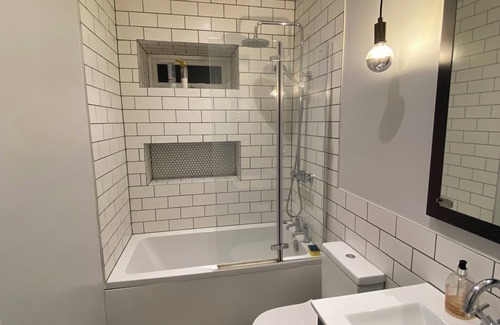 Slough House | Modern & Cozy Retreat near Heathrow & Central Slough