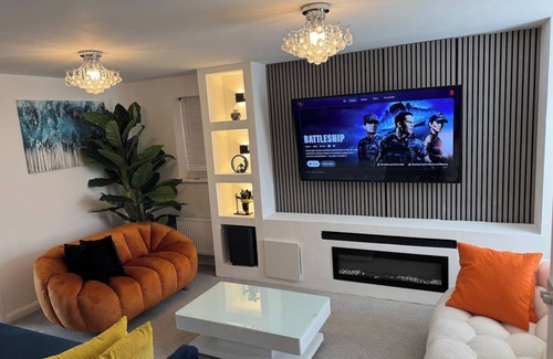 Wolverhampton House | Modern Cozy Room in 4BR Home