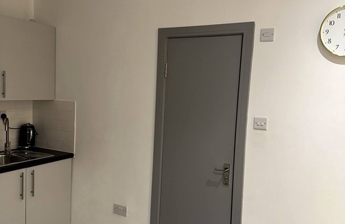 Pettits Apartment | Modern Cozy Studio Flat In Romford