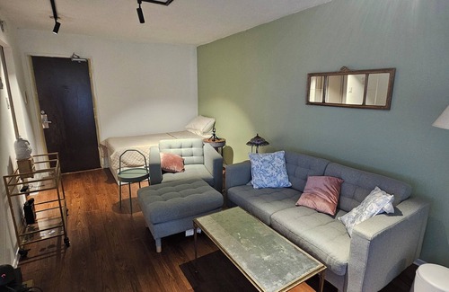 Church and Wellesley Apartment | Modern & Cozy Studio in Toronto