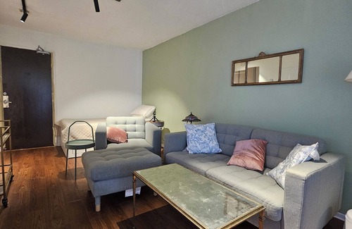 Church and Wellesley Apartment | Modern & Cozy Studio in Toronto