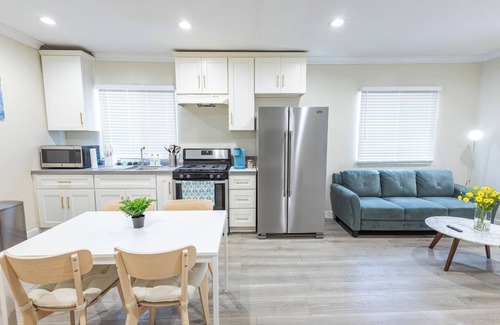Logan Heights House | Modern Cozy Stylish Home AC W/D Parking - 3 minutes to Balboa Park