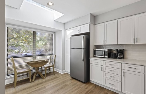 Sea Pines House | Modern, Cozy, & Quiet w/Water Views - Sea Pines, Near Beach & Harbour Town