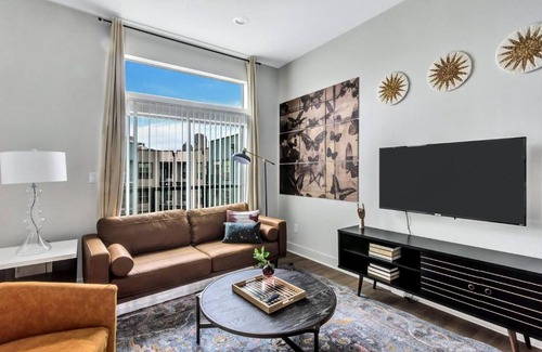 Deep Ellum Apartment | Modern CozySuites with pool, gym, parking! #05