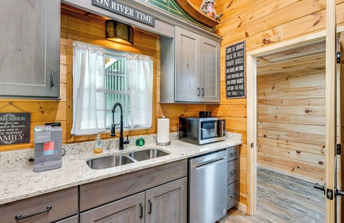 Murphy Cabin | Modern Creek-Front Cabin w/Deck & Views in Murphy