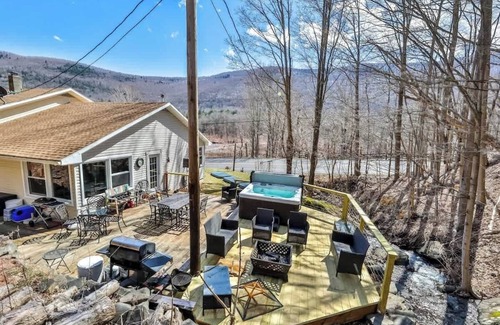 Ashland House | Modern Creekside Home w/Hot Tub & Gym