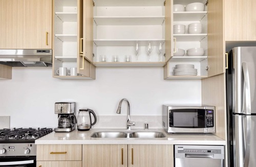 Palms Apartment | Modern Culver City 1BR w/Gym & Roof Lounge, Walkable Area, by Blueground