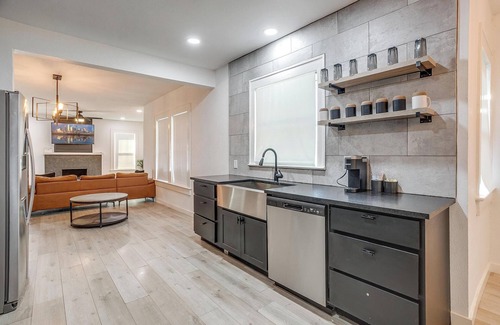 Oak Cliff House | Modern Dallas 3BR | Backyard Oasis & Firepit