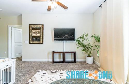 Park Central Apartment | Modern Dallas Retreat - 2br, Patio, Parking