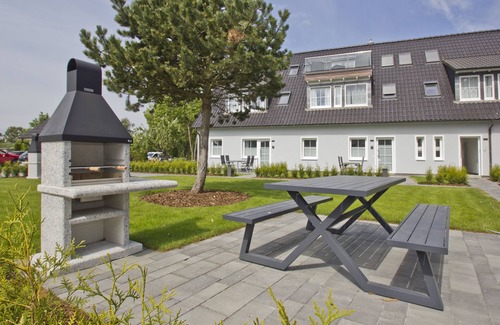 Gross Zicker Apartment | Modern vacation apartment with private terrace - Haus Inselwind FeWo MEERsand