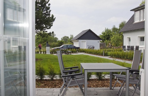 Gross Zicker Apartment | Modern vacation apartment with private terrace - Haus Inselwind FeWo MEERsand