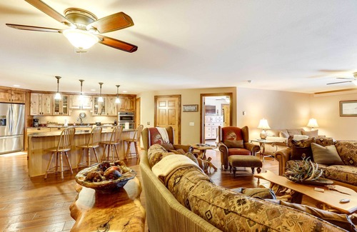 Deadwood Apartment | Modern Deadwood Apt with Mountain Views & Grill!