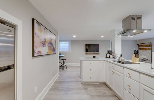 Belvedere Park Apartment | Modern Decatur Getaway ~ 8 Mi to Downtown Atlanta!