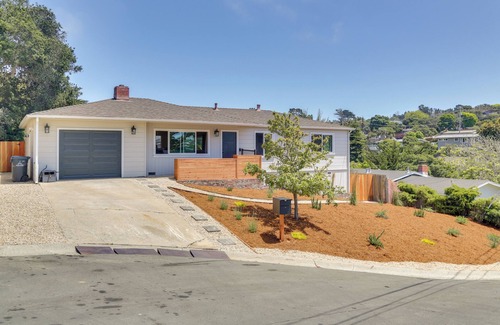 Seaside Cottage | Modern Del Rey Oaks Retreat: 2 Mi to Monterey Bay!