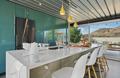 Pioneertown House | Modern desert getaway with epic views in enchanting Pioneertown