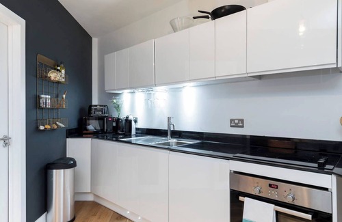 Notting Dale Apartment | Modern & Designed 2 bed apt w/terrace Notting Hill