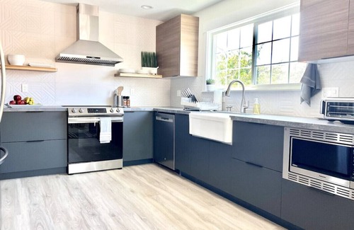 Washington - Guadalupe Villa | Modern Designer Downtown Townhouse Secure Parking