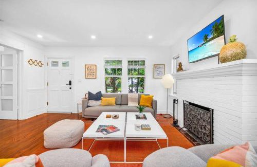 Flamingo Parks Villa | Modern Designer Gem Flamingo Park with Private Pool & Cottage