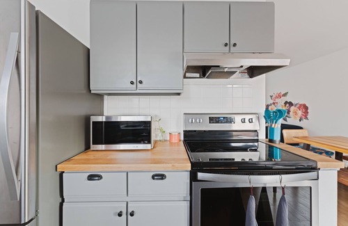 Ralston Valley House | Modern, Dog Friendly Home Near Downtown & Red Rocks w/Big Backyard & Fire Pit