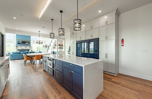 Waterfront Greens House | Modern Dog Friendly Lake Retreat w/Pool