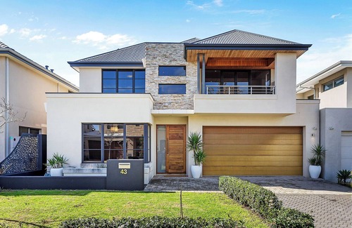 North Coogee House | Modern Double-Story Retreat - Walk to the beach