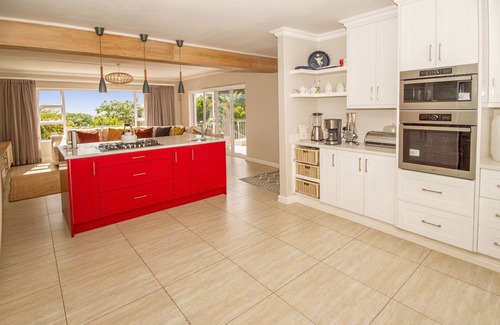 Plettenberg Bay House | Modern double story beach house