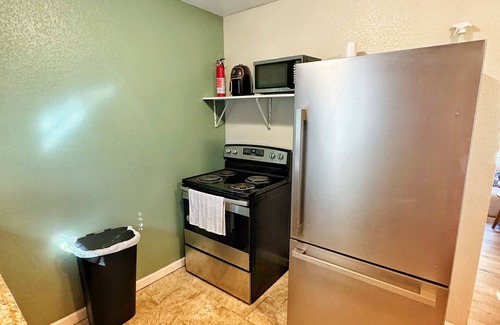 Fort Smith Apartment | Modern Downtown 1-Bedroom Pet-Friendly Stay with Yard
