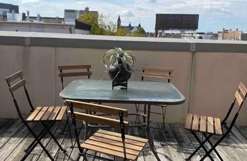 Pulaski Park House | MODERN DOWNTOWN 5-LEVEL-HOME WITH ROOFTOP AND 360-DEGREES SKYLINE VIEWS