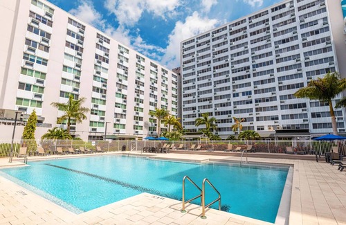 St. Petersburg - Clearwater Apartment | Modern downtown apartment, good for longer stays l Barsala
