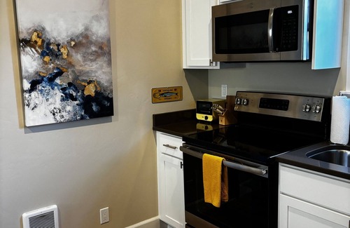 Garden District Apartment | Modern Downtown CDA “Base Camp” Studio - perfect for your CDA Adventure Retreat