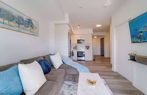 Kitchener Condo | Modern Downtown Condo w/Gym