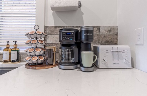 Downtown St. Louis House | Modern Downtown Haven: Near STL Zoo, Arch & Park