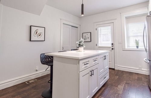 Downtown St. Louis House | Modern Downtown Haven: Near STL Zoo, Arch & Park