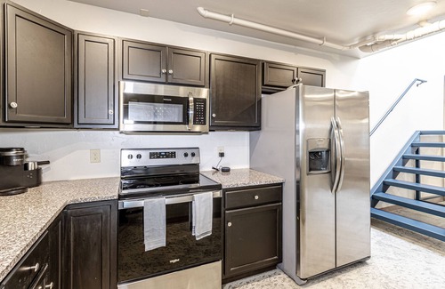 Central Oklahoma City Apartment | ⭐️ Modern Downtown loft | 2 BD/3 BA + Balcony
