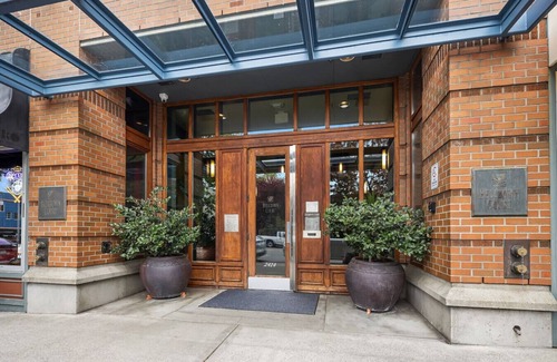 Belltown Apartment | Modern Downtown Seattle Studio W/Amenities