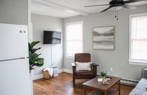 Old Town Fredericksburg Apartment | Modern Downtown Apartment Above Local Coffee Shop