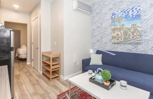 Old Town House | Modern Downtown 💎 WiFi, Cable, Parking, Comfy Bed - Discounts For Longer Stays