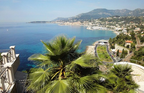 Ventimiglia House | Modern dream house with a breathtaking 180 degree view to Antibes