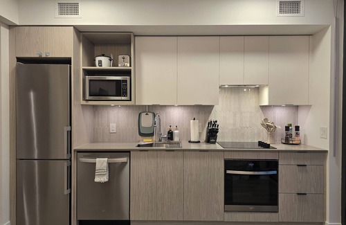 Downtown Kelowna Apartment | Modern DT Oasis | Cozy Retreat