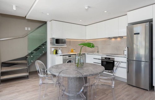 Bo'Kaap Apartment | Modern Duplex Apartment | Views | Space | Balcony