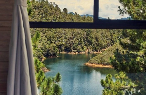 Guatape Cabin | Modern Duplex Cabin With Kitchen, Jacuzzi and Lake