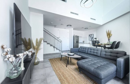 Tel Aviv Apartment | Modern Duplex with Sea View & Mamad