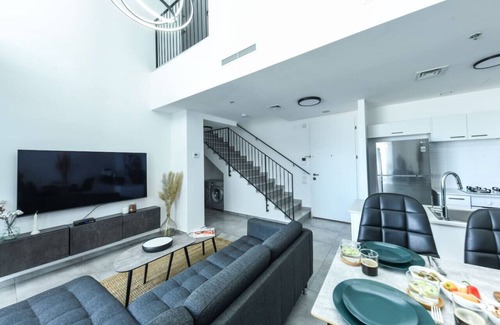 Tel Aviv Apartment | Modern Duplex with Sea View & Mamad