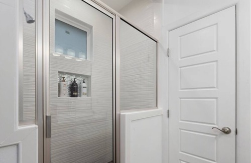 Pharr House | Modern Duplex with Fully Upgraded Amenities