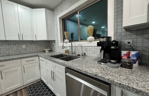 Greater East End Apartment | Modern EADO Retreat[KingBed[Office[Private]