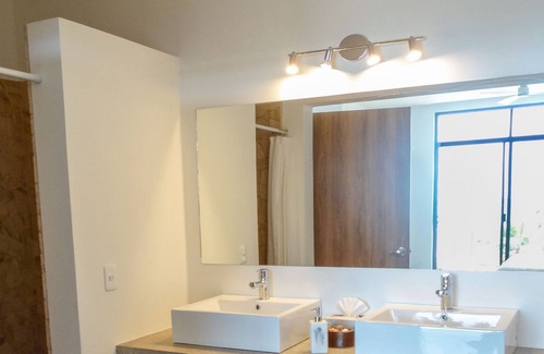 La Fortuna Villa | Modern Eco-Friendly Villa, 2-Minute Walk to Beach, Cleaning/Cooking