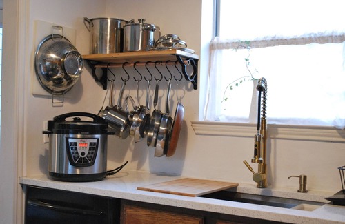 Irving House | Modern Eco-Friendly Townhouse; Walk to Park & Recreation King Bed